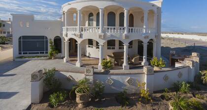 Beautiful 3br Home on Sandy Beach