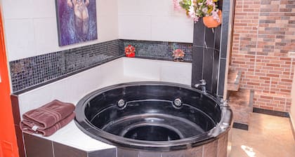 2 Schlafzimmer, Klimaanlage, Whirlpool, 3 Blocks vom Parc Lleras