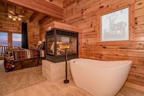 7 bedrooms, iron/ironing board, free WiFi, bed sheets