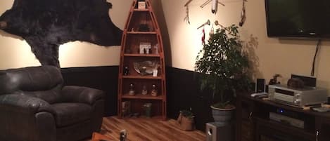 Smart TV, lareira, DVD player, aparelho de som