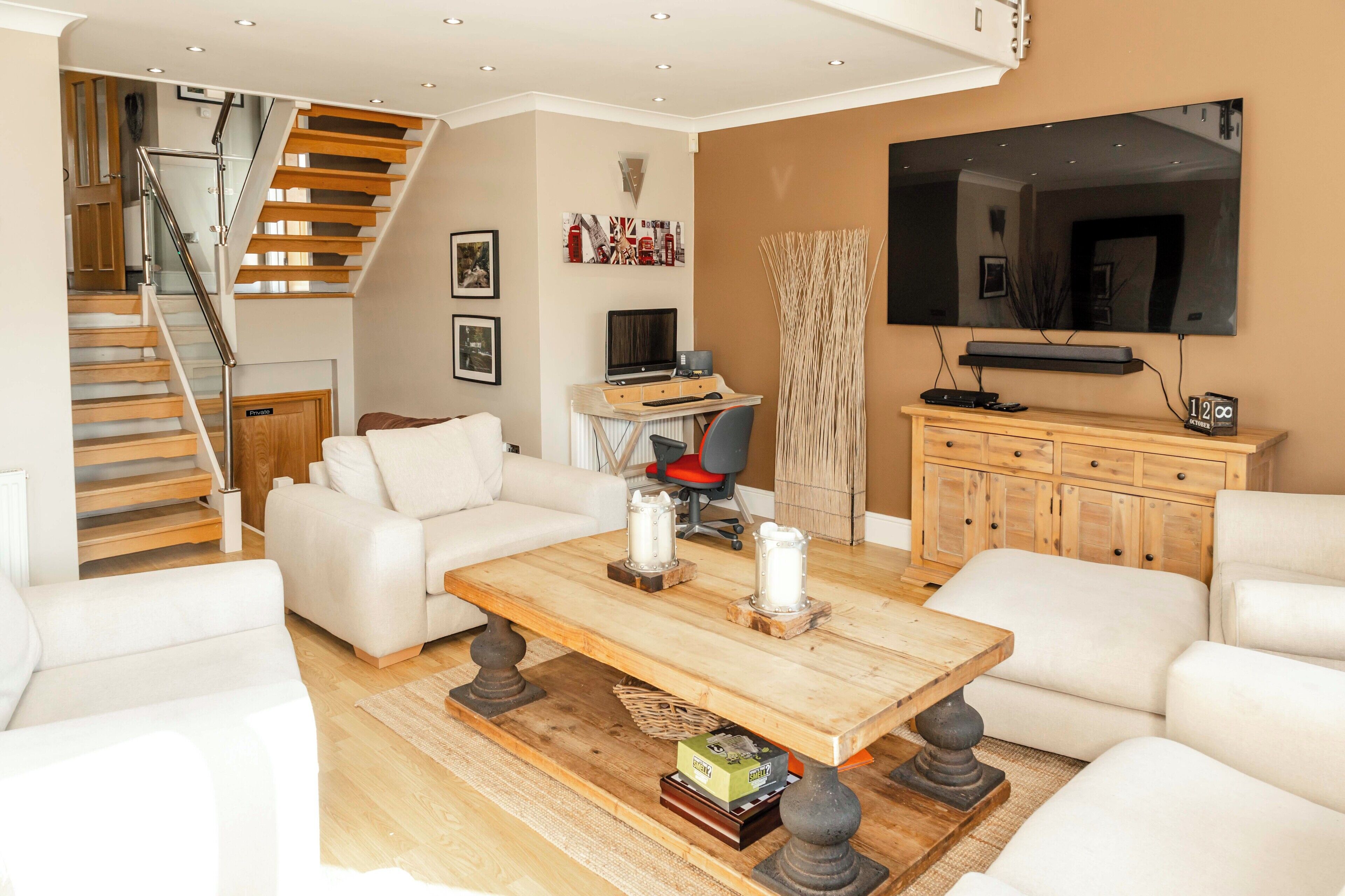 Smart TV, videogiochi, lettore DVD, videoteca