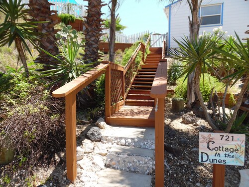 1/1 Cottage in the Dunes! PRIVATE POOL! Dog Friendly! Walk to Beach!