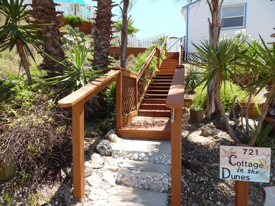 1/1 Cottage in the Dunes! PRIVATE POOL! Dog Friendly! Walk to Beach!