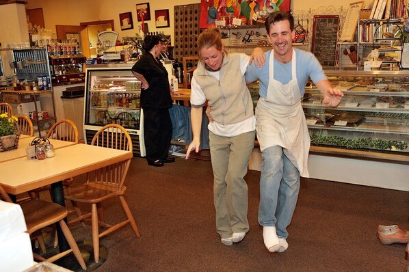 Dining - Raymond's Bakery - Gravenstein Cottage (Cazadero)