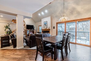 Télévision, cheminée