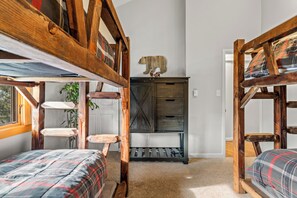 3 bedrooms, Internet, bed sheets - Yampa View Top Floor Corner Condo! (Steamboat Springs)