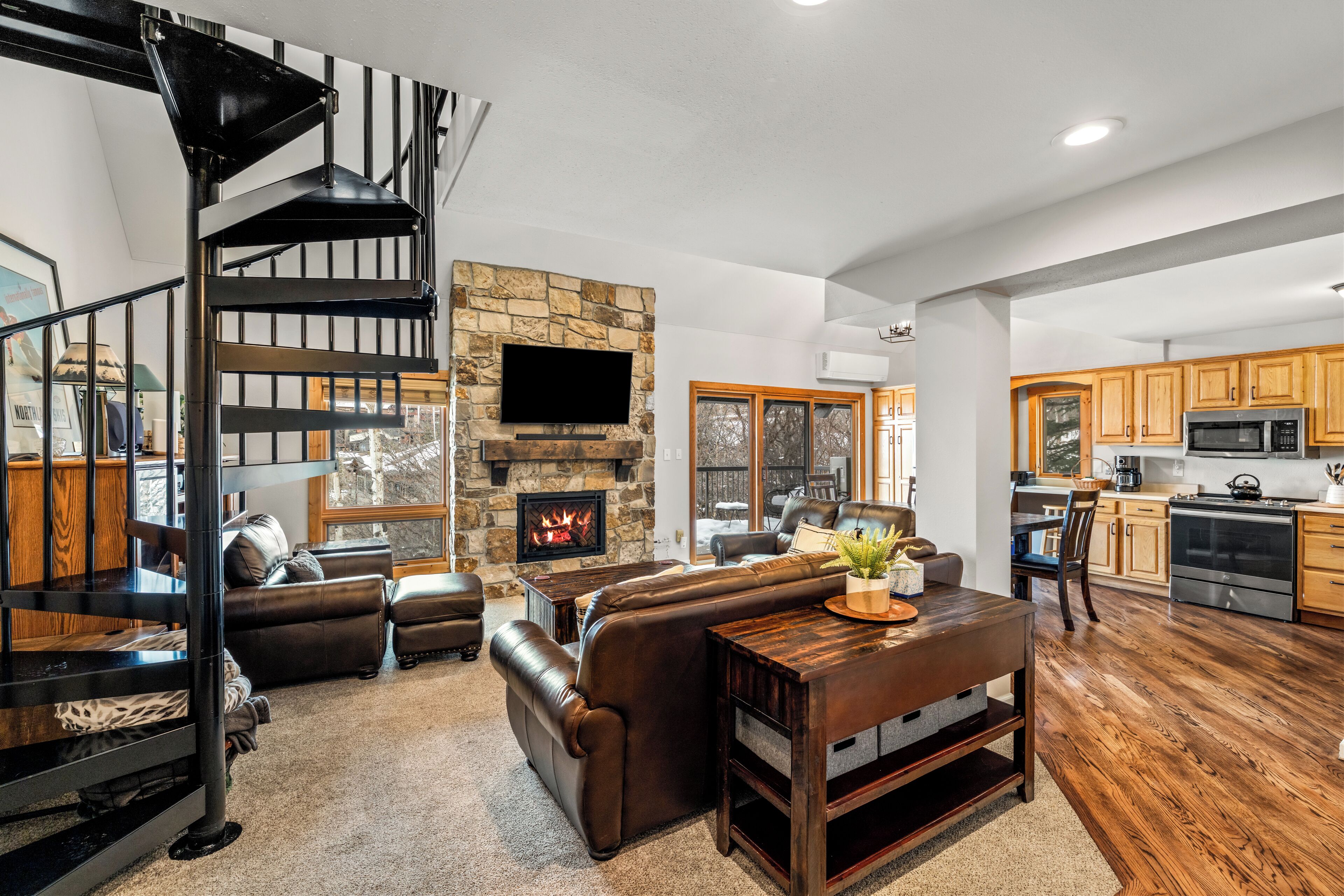 Televisie en een open haard