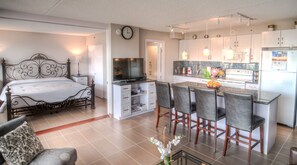 1 habitación, tabla de planchar con plancha, cuna de viaje y wifi 