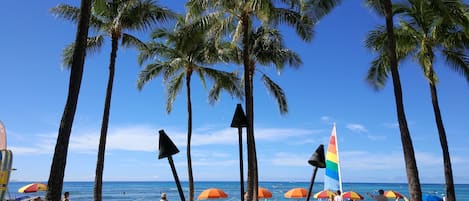 In Strandnähe, Liegestühle, Strandtücher