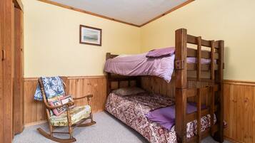 3 bedrooms, iron/ironing board, bed sheets