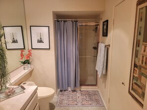 Combined shower/tub, hair dryer, towels, soap