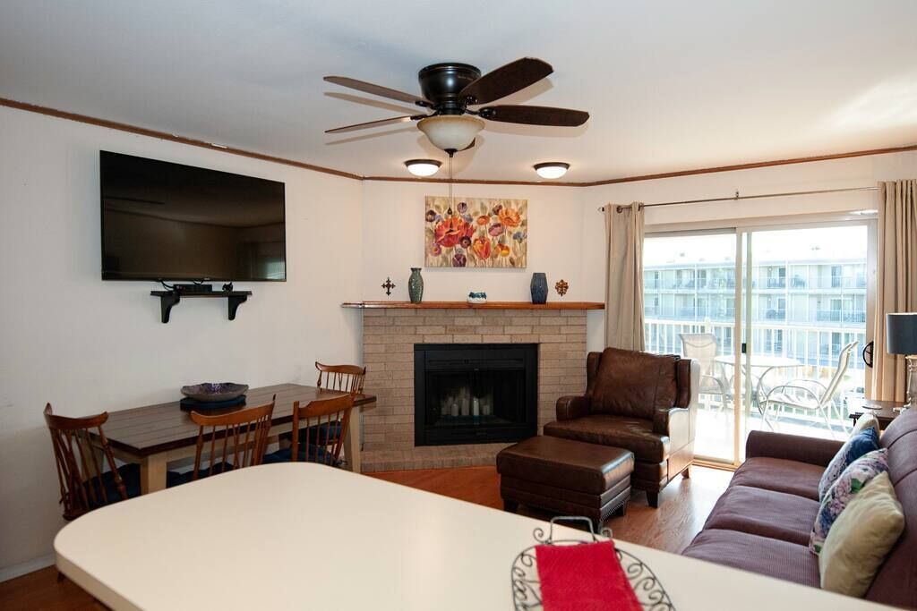 Smart-TV, peis og bøker