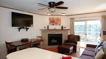 Smart-TV, peis og bøker