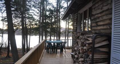 Experience Lakefront bliss! 3 bedroom chalet near Elk Mountain Ski Area.