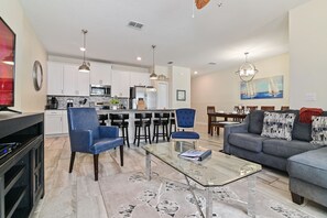 Smart TV, DVD player - Champions Gate, all amenities included Luxury as New Platinum Pool Townhome (Davenport)
