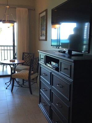 Interior - West Maui, Absolute Oceanfront: Nov & Dec Specials (Lahaina)