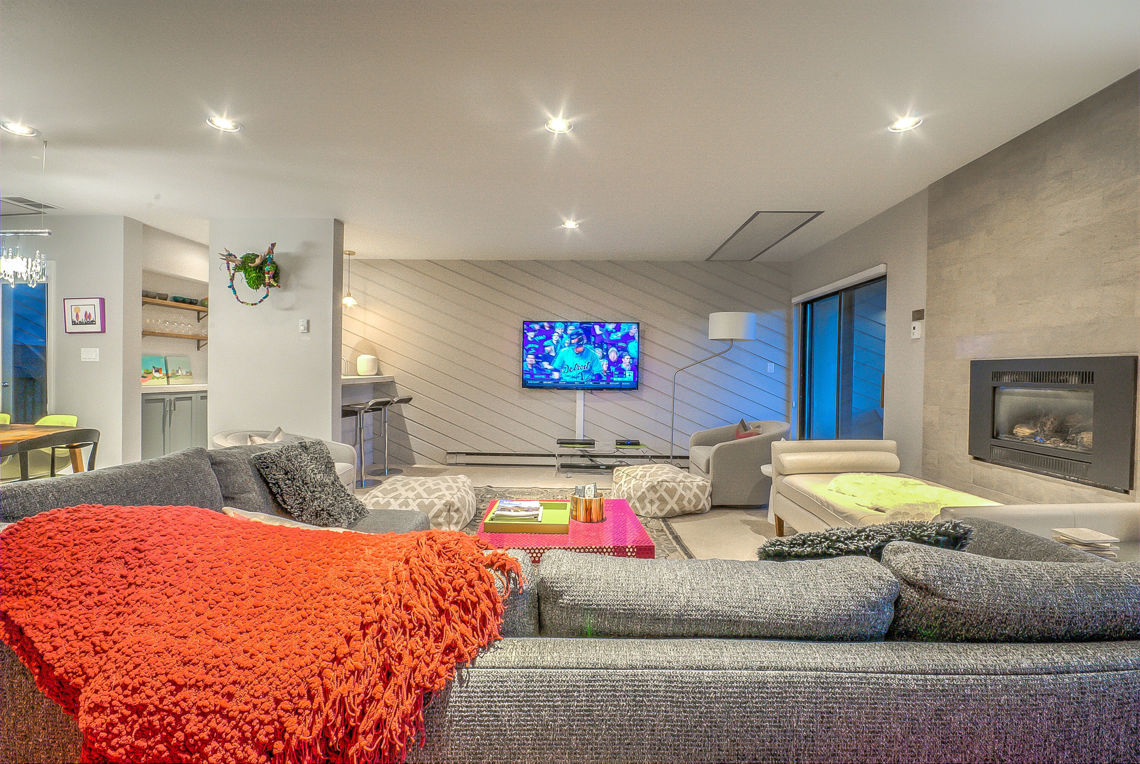 Televisie en een open haard