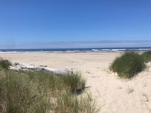 Beach House Getaway, askeleen päässä rannasta