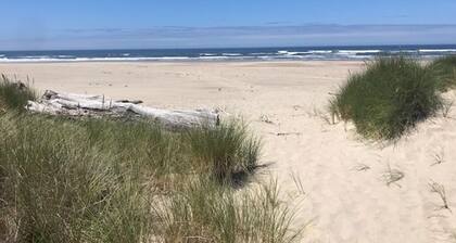 Beach House Getaway, askeleen päässä rannasta