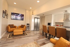 Smart TV, stereo - Modern - Recoleta Penthouse - 24/7 Security - Rooftop Pool  -Balcony and View (Buenos Aires)