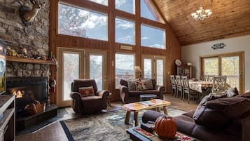 TV connectée, cheminée, lecteur de DVD, baby-foot