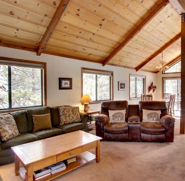 Smart TV, fireplace, Netflix, DVD player - Family-Friendly, Pet-Friendly, Tree-Surrounded Tahoe City Vacation Home (Tahoe City)