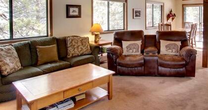 Perhe-ystävällinen, Pet-ystävällinen, puu-ympäröimä Tahoe City Lomakoti