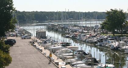 The Staterooms 2P, Newly Built, Lake View, Seasonal Heated Pool, Near State Park