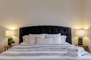 3 chambres, fer et planche à repasser, Wi-Fi, draps fournis