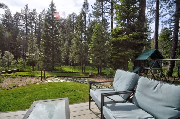Property grounds - Family Paradise: Swings, games and space!! (South Lake Tahoe)