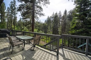 Outdoor dining - 1 Family Paradise, Den, Playground, Space (South Lake Tahoe)