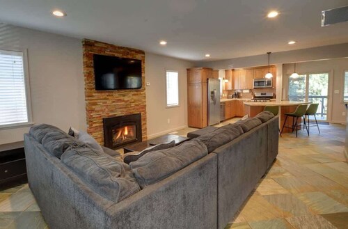 1 Family Paradise, Den, Playground, Space