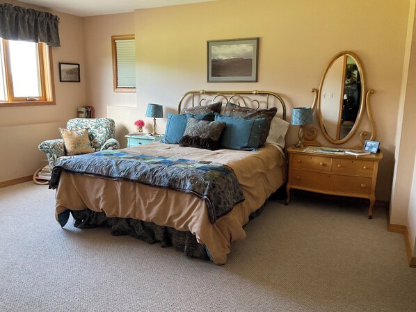 2 dormitorios, tabla de planchar con plancha, cuna de viaje