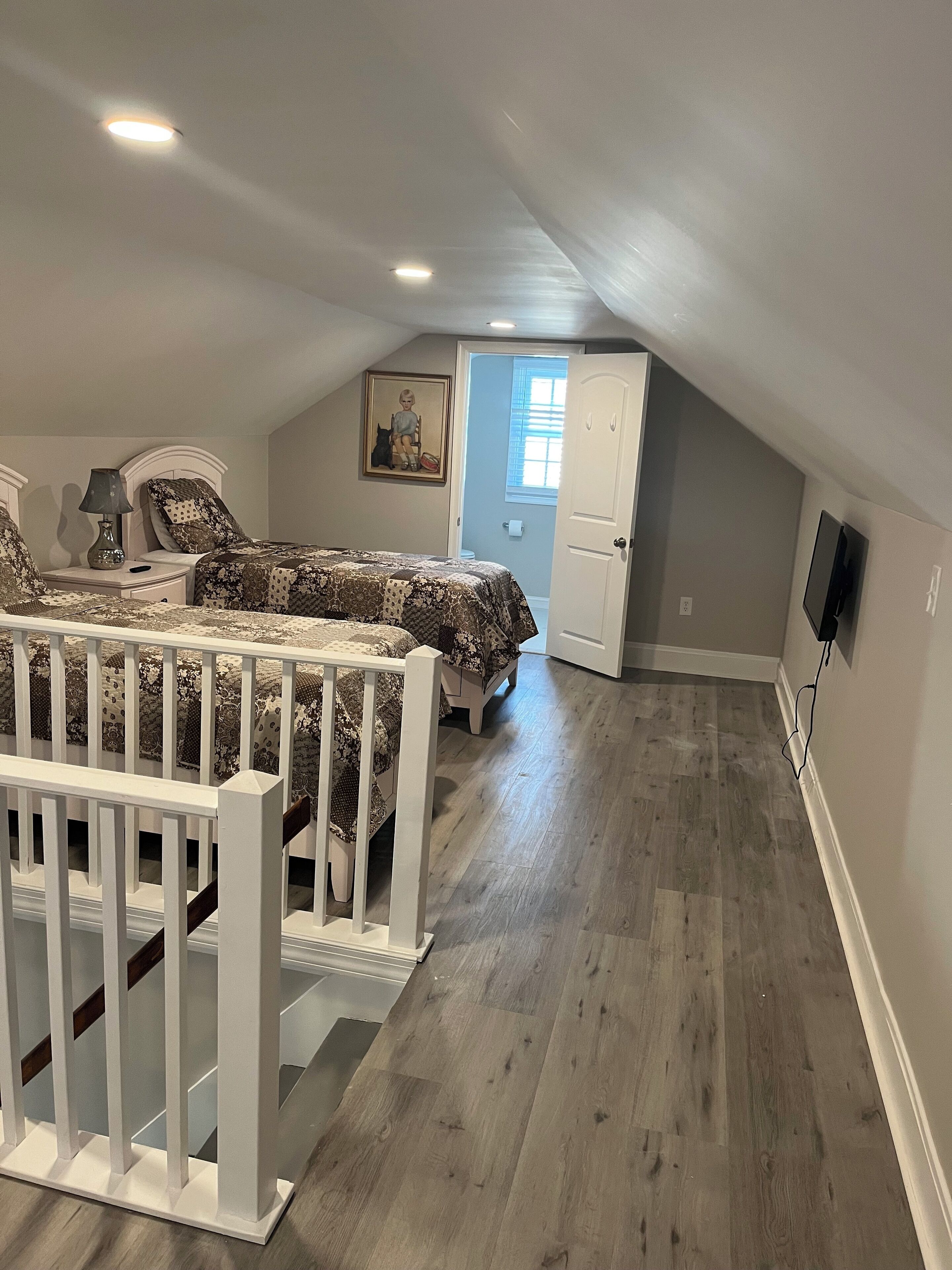 3 bedrooms, desk, iron/ironing board, free WiFi