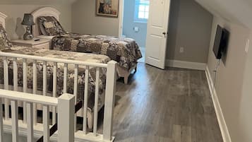 3 bedrooms, desk, iron/ironing board, free WiFi