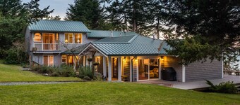 Amenity-Packed Waterfront Island Retreat