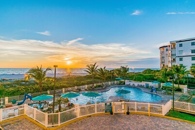 Sunset Vistas Beach Front St. Pete Beach Treasure Island Clearwater Pool/parking