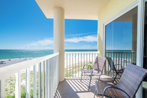 Sunset Vistas Beach Front St. Pete Beach Treasure Island Clearwater Pool/parking