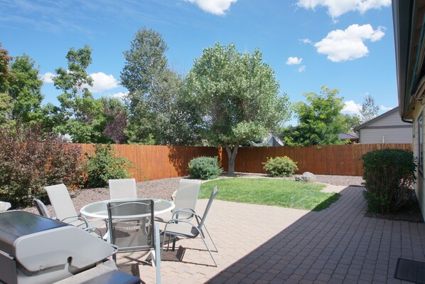 Outdoor dining - Flagstaff family & pet friendly - 20 minutes to Adventure Park! (Bellemont)
