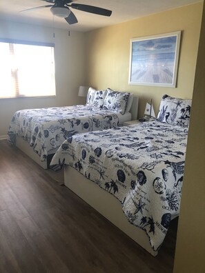 3 slaapkamers, een strijkplank/strijkijzer, reisbedje, gratis wifi