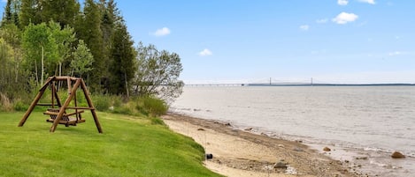 Plage, chaises longues
