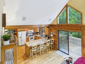 Fridge, microwave, oven, stovetop - Top of the Line Asheville Mountain Cabin (Leicester)