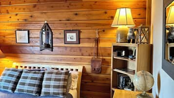 3 dormitoris, escriptori i planxa i posts de planxar