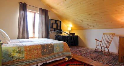 Blue Bird Farm Taos - Hotub/AC - Long/Short term