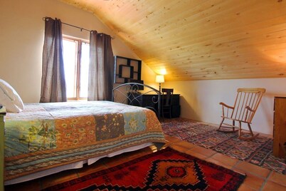 Blue Bird Farm Taos - Hotub/AC - Long/Short term