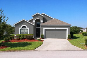 Exterior - Dog friendly! Super Quiet, Pool, Close to Disney, Indoor Game Room, 2 Masters (Davenport)
