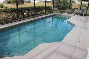 Outdoor pool, a heated pool - Dog friendly! Super Quiet, Pool, Close to Disney, Indoor Game Room, 2 Masters (Davenport)