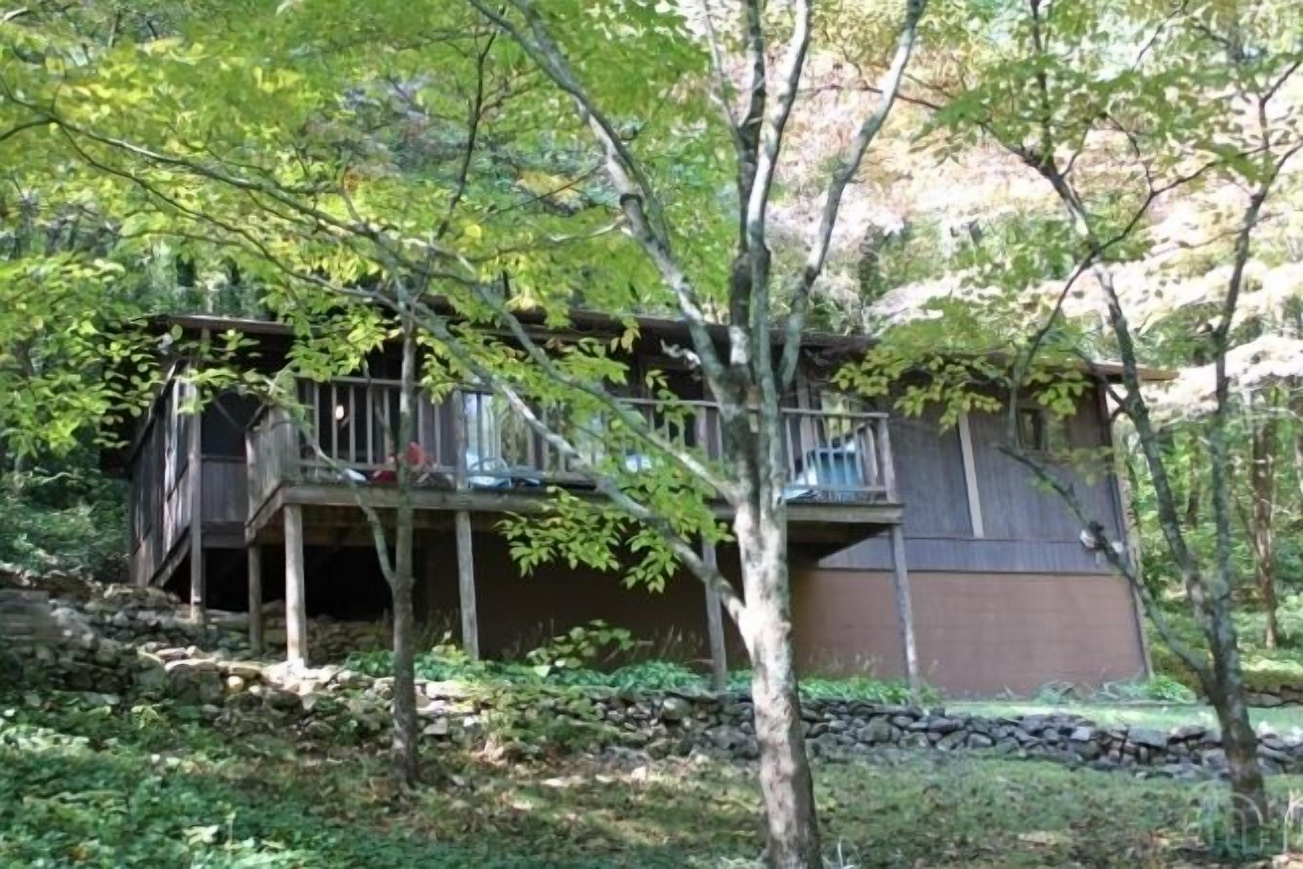 Mountain cabin 山小屋 山の上で篭る、断崖の上のシンプルな山小屋「Mountain cabin by