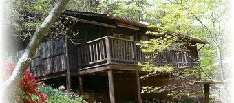 Secluded Mountain Cabin, Lakefront, Hiking, Fishing, Relaxing