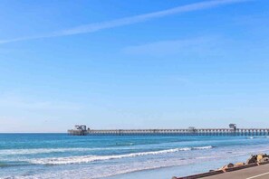 Beach nearby - Sands, Oceanfront ,Ocean View Walk to Restaurants (Oceanside)